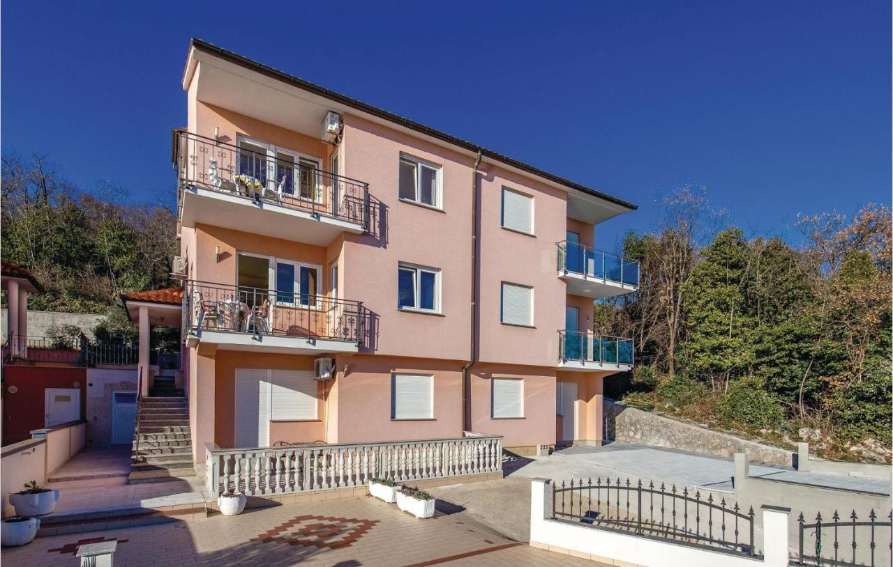 Apartman In With Kitchen